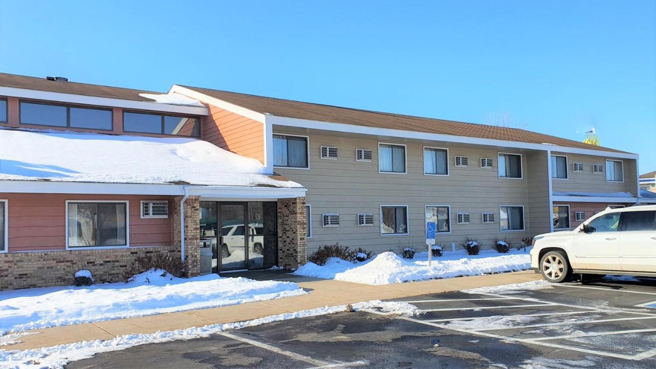 Amerivu Inn & Suites-Avon Exterior photo